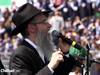 Avraham Fried Sings “Ani Maamin” at Lag BaOmer Rally